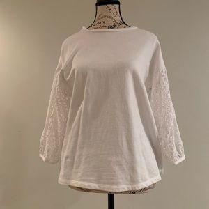 Cute white top lose fitting